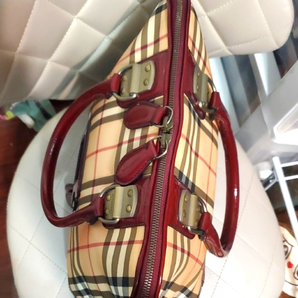 RARE Vintage Burberry Check Burgundy Patent Leather Trim Handle Bag - Picture 4 of 17